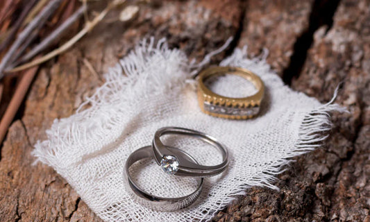 Can You Wear Gold and Silver Rings Together? A Comprehensive Guide