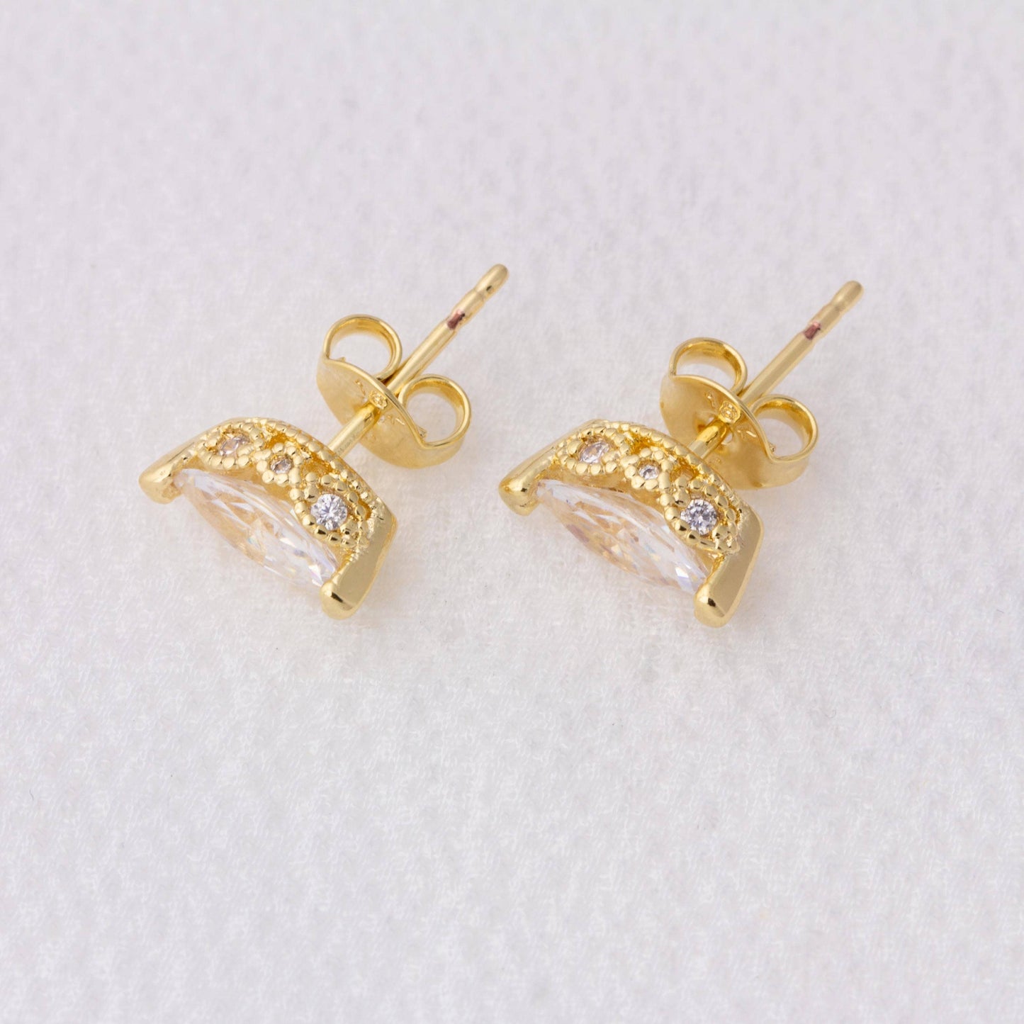 Vintager Stud Earrings